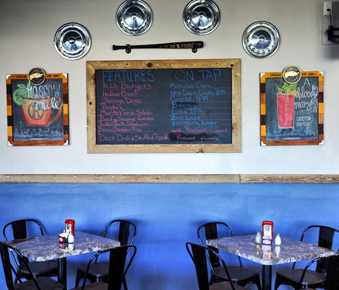 New South Hall Restaurant Serves Up Taste Of Chicago And
